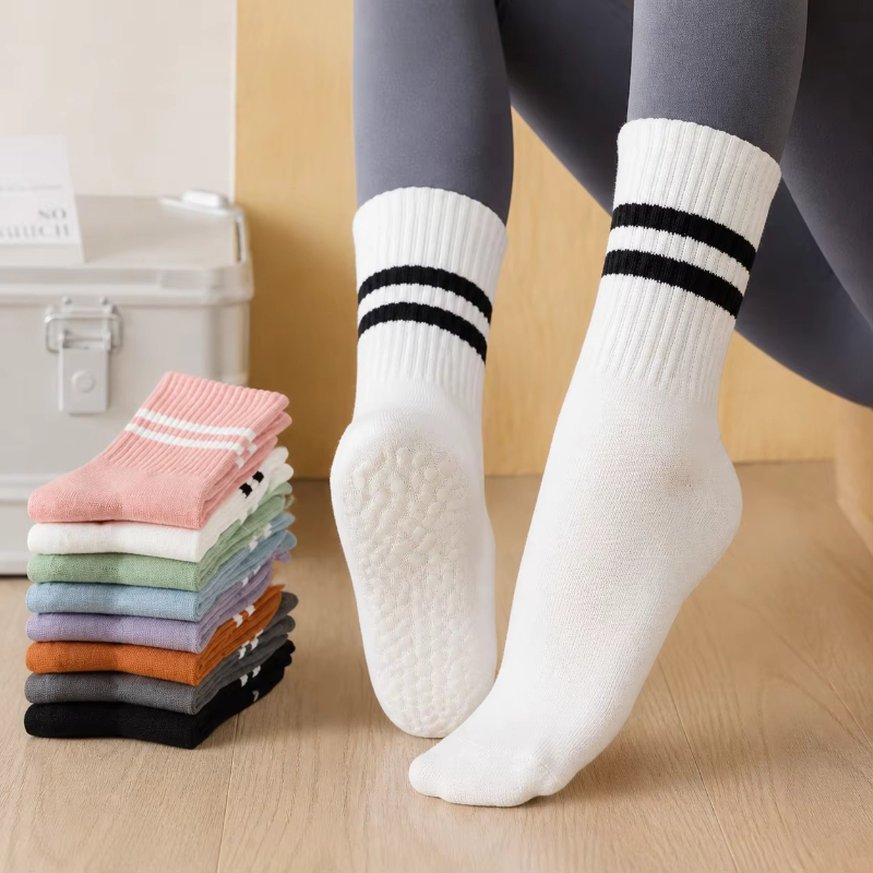 Home Gym Floor - 1/2ペアの滑り止めスポーツソックス、女性用プロフェッショナルヨガソックス、コットン製ミッドチューブシリコン付き、室内フロアフィットネスジムダンスソックス