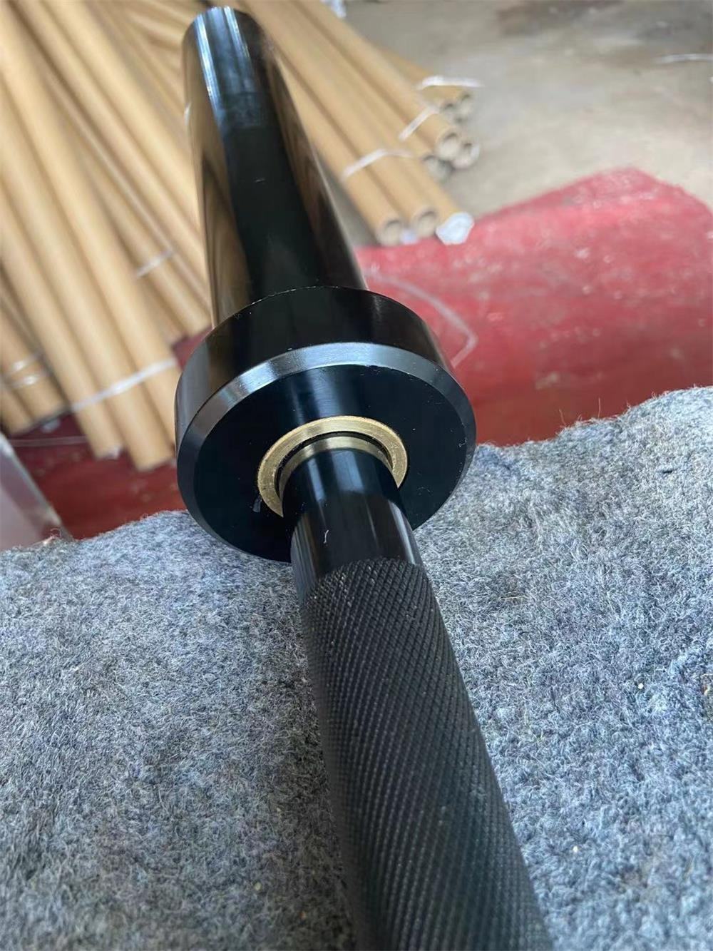 高品質ブラックハードクロームバーベル 6フィート (1.8m - Olympic Barbell 20Kg のレビューと価格